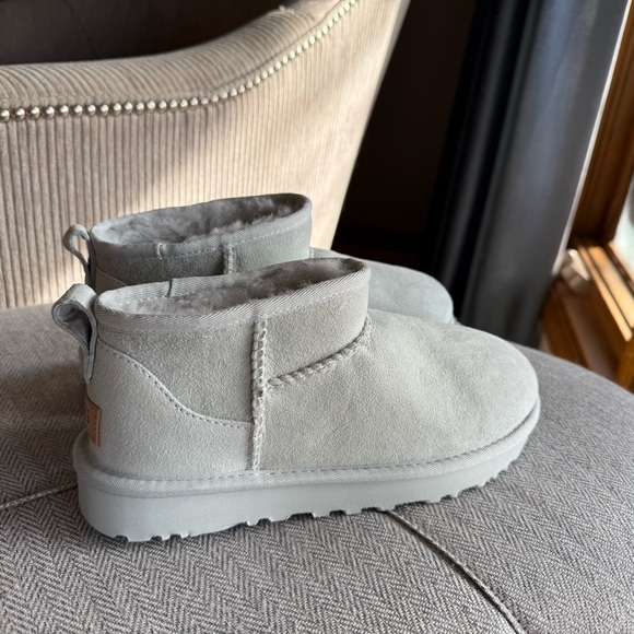 UGG ultra mini boot - Picture 3 of 6